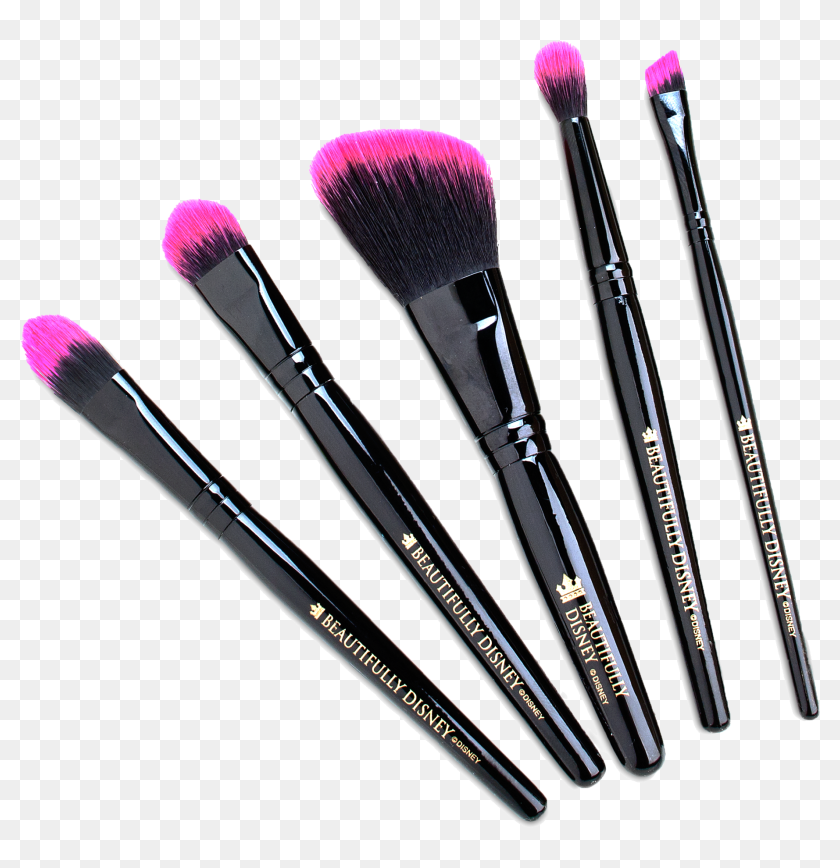 Makeup brush кисти. Косметические кисти. кисть макияжная. кисточка для макияжа на белом фоне. кисти для макияжа на прозрачном фоне.